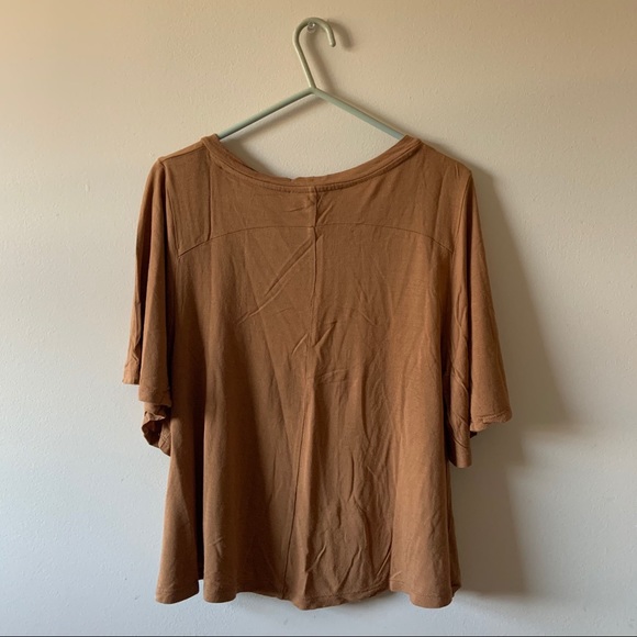 F21 Flowy High-Low Tee - Picture 4 of 6